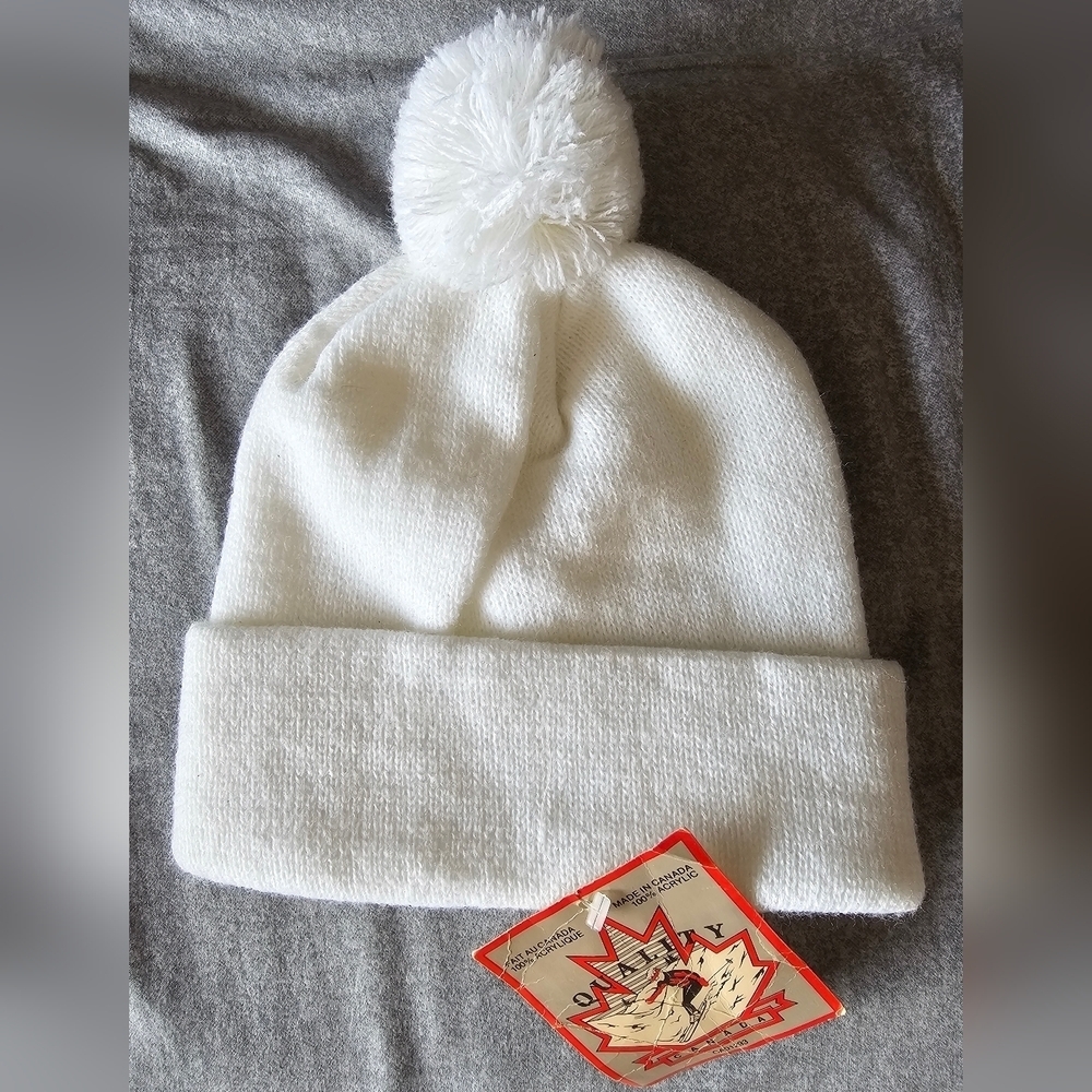 ✨ 3/$20✨ New Vintage Made in Canada Winter Hat